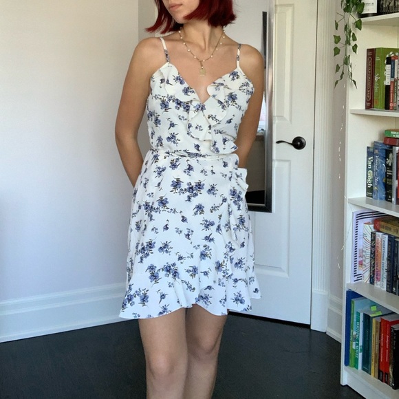 SHEIN floral mini wrap dress - Picture 2 of 4